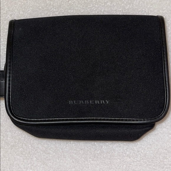Burberry Handbags - Burberry case